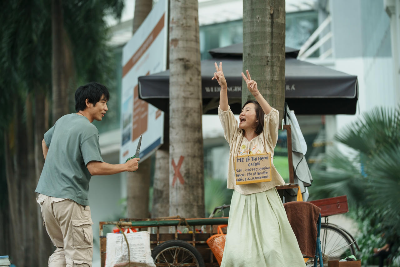 Phim “Mang mẹ đi bỏ” thu hơn 161 tỷ sau 3 tuần chiếu. Ảnh: CJ