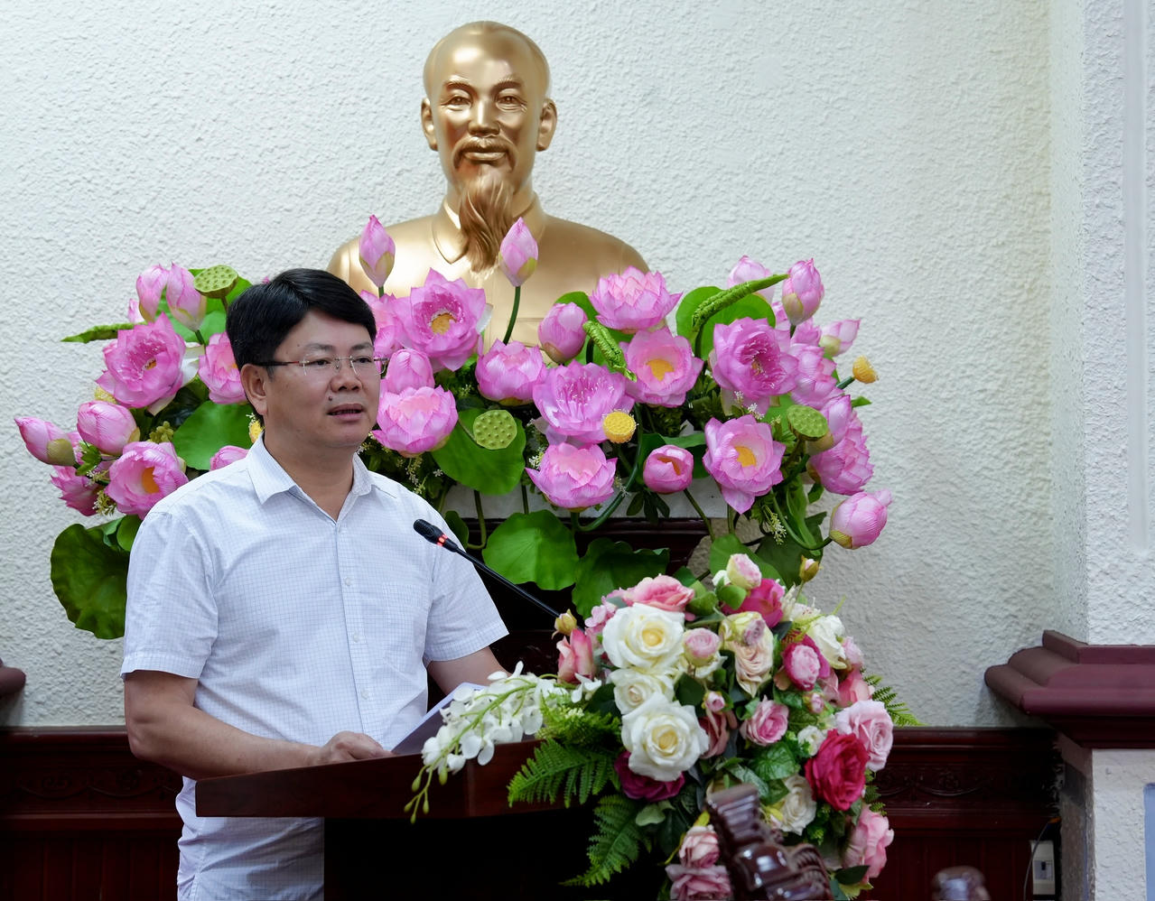 Thứ trưởng Nguyễn Thanh Tịnh phát biểu chúc mừng.
