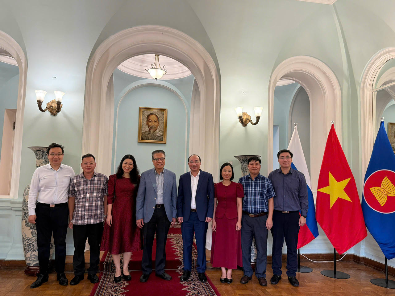 Đoàn công tác Cục Quản lý Thi hành án dân sự thăm và làm việc tại Đại sứ quán Việt Nam tại Liên bang Nga.