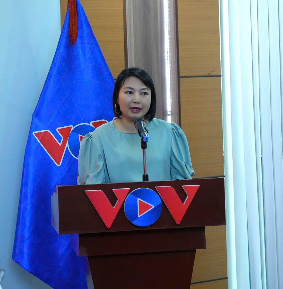 Bà Đặng Thị Ngọc Chi, Phó Trưởng Ban Thư ký biên tập