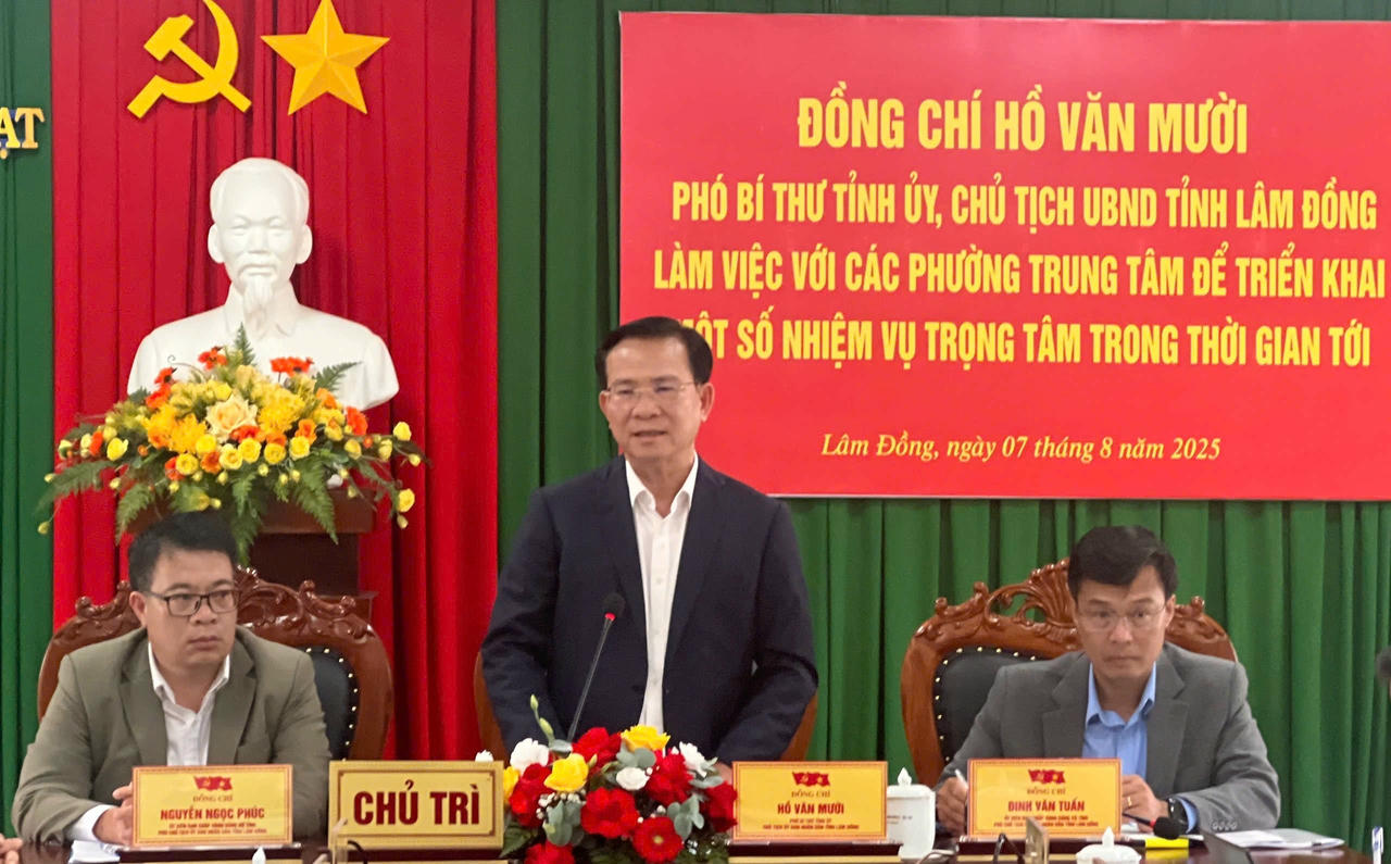 Chủ tịch UBND tỉnh Lâm Đồng Hồ Văn Mười phát biểu tại buổi làm việc.