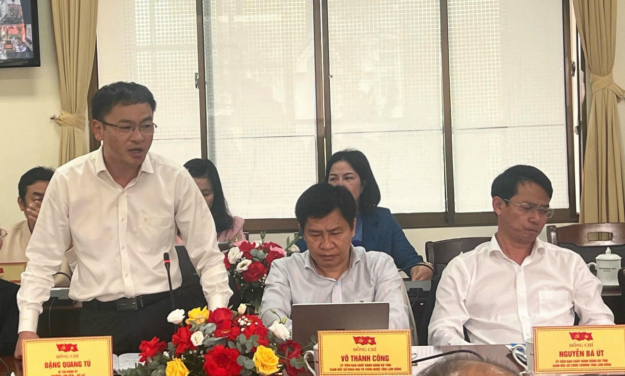 Bí thư Đảng ủy phường Lâm Viên - Đà Lạt Đặng Quang Tú phát biểu tại buổi làm việc.