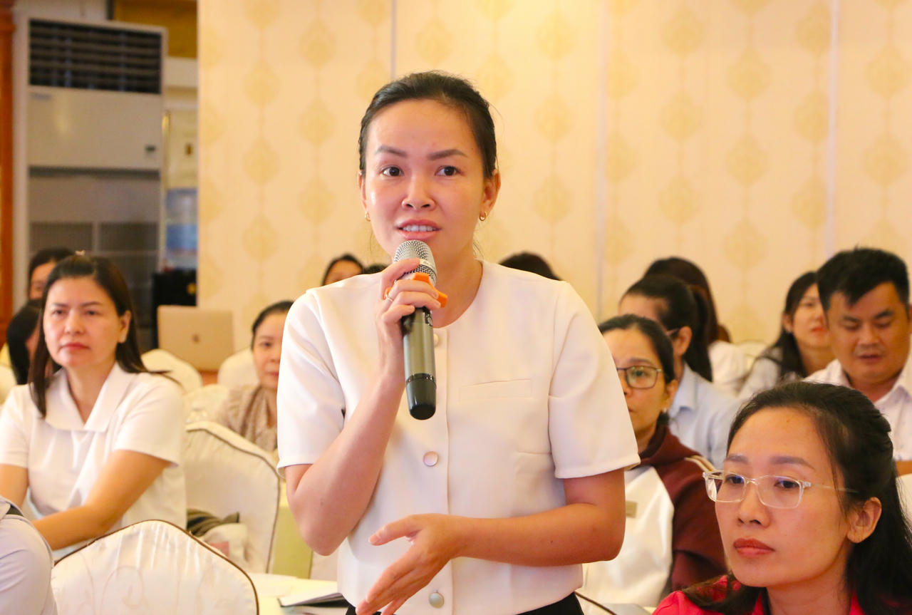 Đại biểu trao đổi ý kiến tại hội nghị.