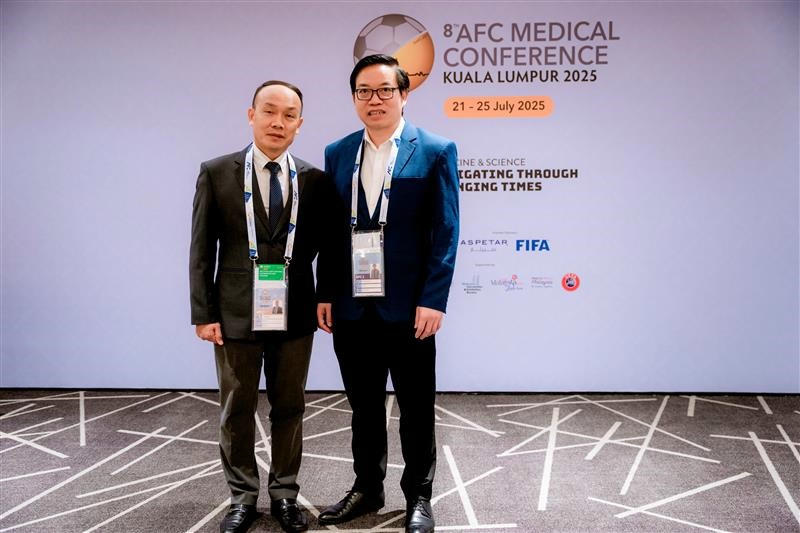 Ông Nguyễn Văn Phú và GS.TS.BS Trần Trung Dũng tại Hội nghị Y học thể thao AFC lần thứ 8  