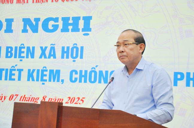 Phó Chủ tịch UBTƯ MTTQ Việt Nam Hoàng Công Thủy phát biểu tại Hội nghị. Ảnh: Hương Diệp