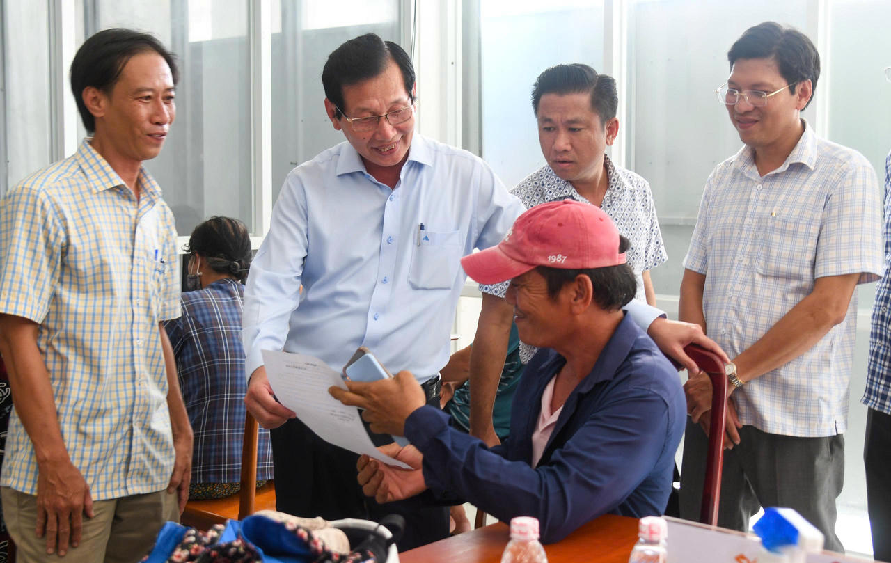 Phó Chủ tịch UBND tỉnh An Giang Lê Văn Phước kiểm tra công tác vận hành chính quyền địa phương 2 cấp tại phường Hà Tiên, phường Tô Châu, tỉnh An Giang.