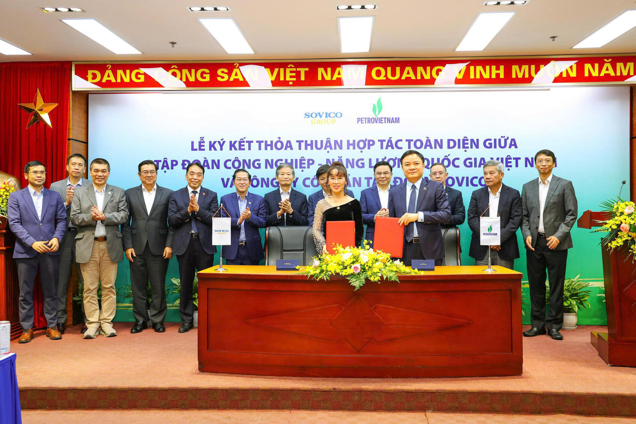Tổng Giám đốc Petrovietnam Lê Ngọc Sơn và Chủ tịch HĐQT SOVICO Nguyễn Thị Phương Thảo ký kết thoả thuận hợp tác toàn diện.