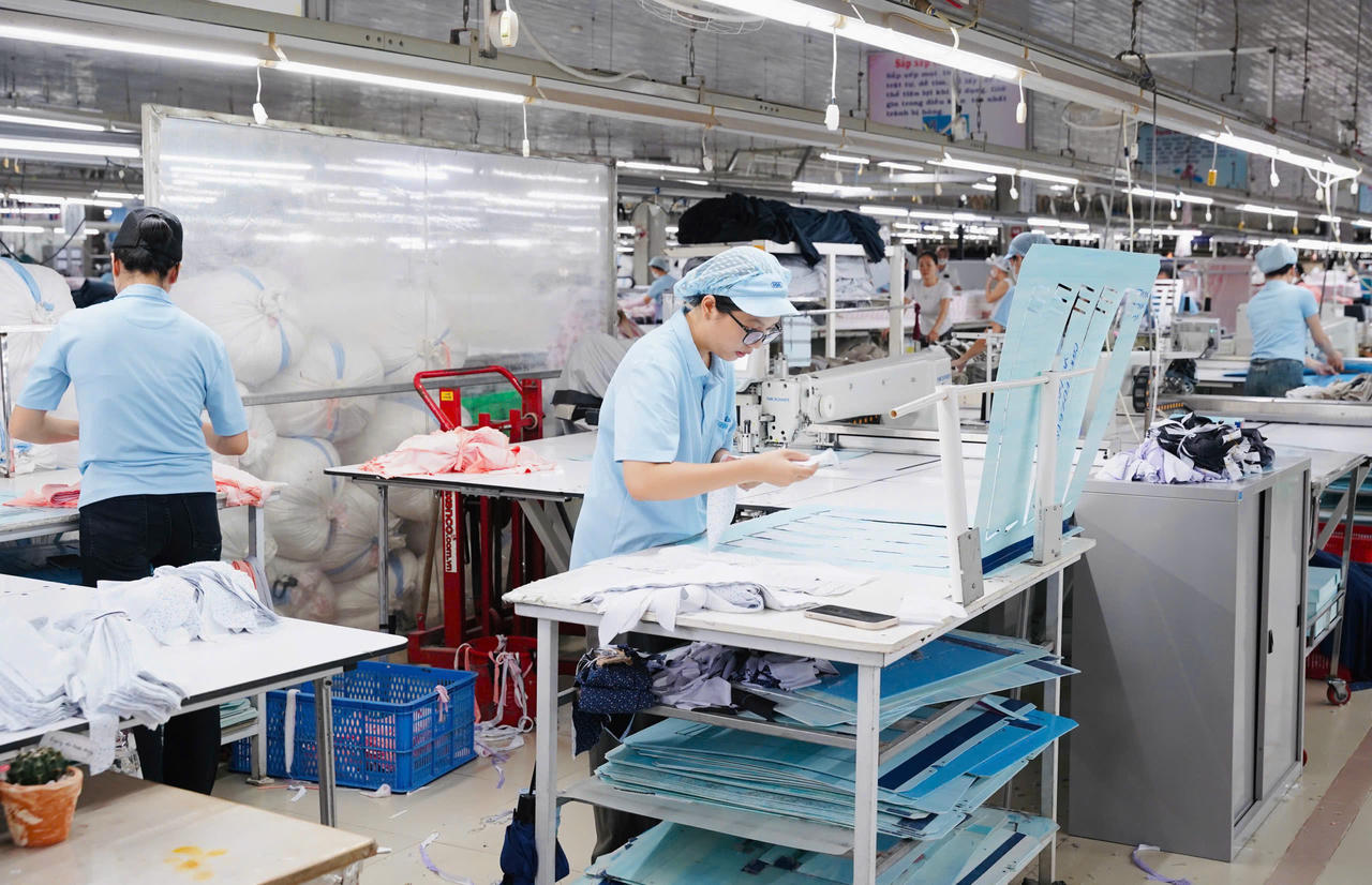 Công ty Cổ phần dệt may
Huế giải quyết việc làm cho 4.489 lao động, doanh thu hàng năm trên 1.845 tỷ đồng.



