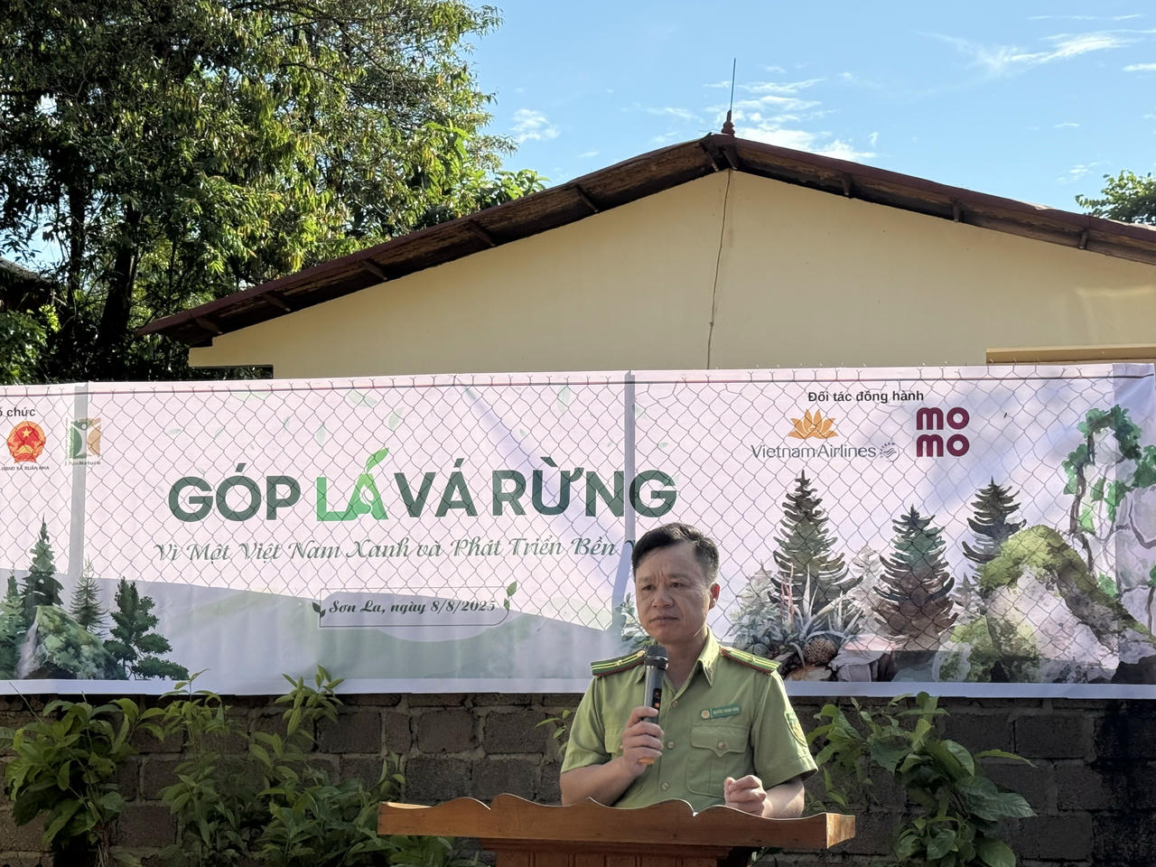 Ông Nguyễn Thành Công - Phó Hạt trưởng Hạt Kiểm Lâm Khu vực XVI và Khu rừng đặc dụng Xuân Nha phát biểu tại sự kiện. (Ảnh: PanNature)