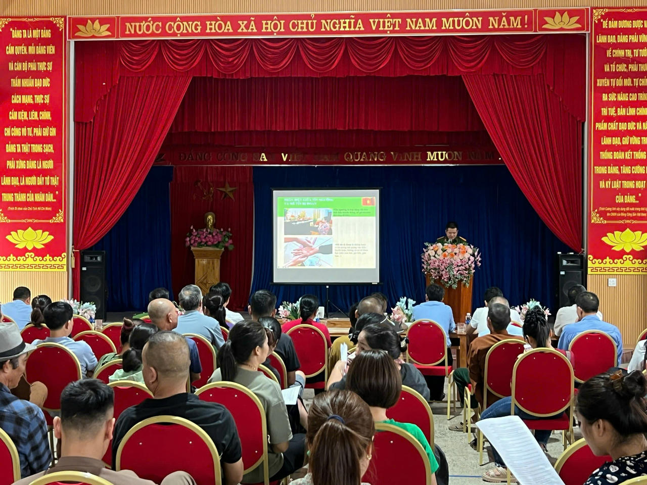 Quang cảnh hội nghị.