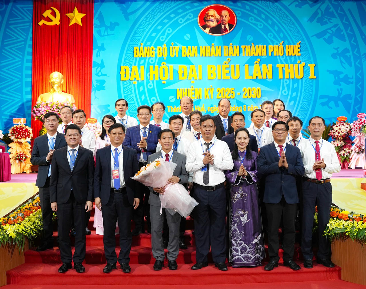 Ban Chấp hành Đảng bộ UBND thành phố Huế ra mắt tại Đại hội.