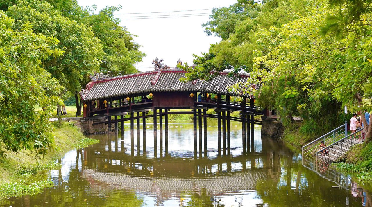 Cầu ngói Thanh Toàn là một trong những cầu có giá trị nghệ thuật cao ở Việt Nam; đã được công nhận di tích cấp quốc gia vào năm 1990.
