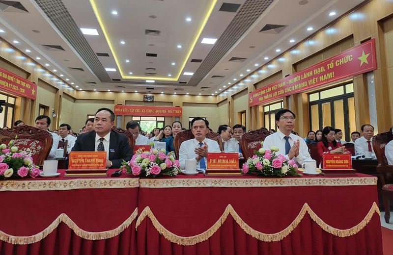 Đại diện lãnh đạo TP Hà Nội tham dự và chỉ đạo Đại hội.