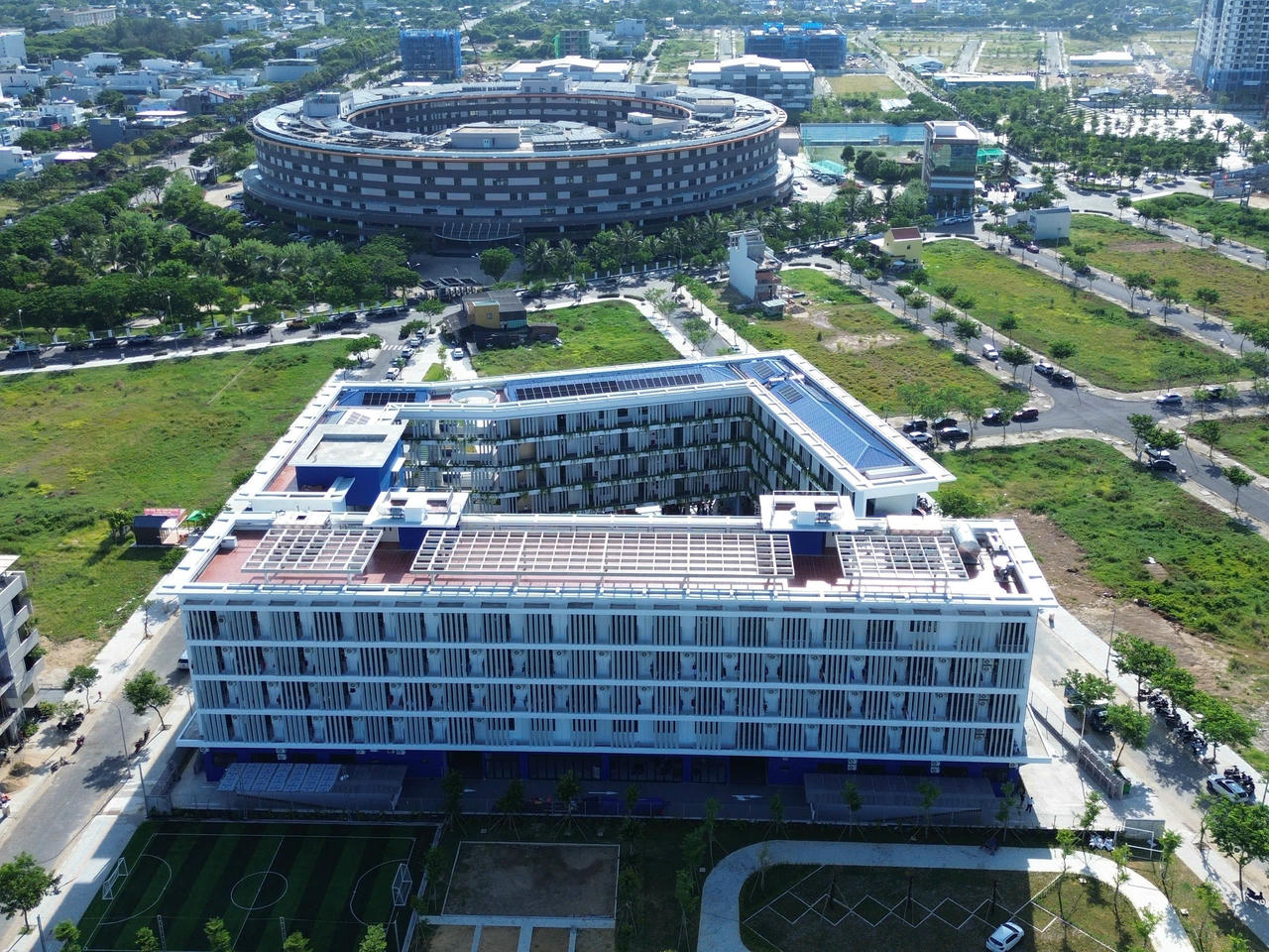 Trường Hy Vọng tọa lạc tại Khu đô thị FPT City (TP Đà Nẵng).