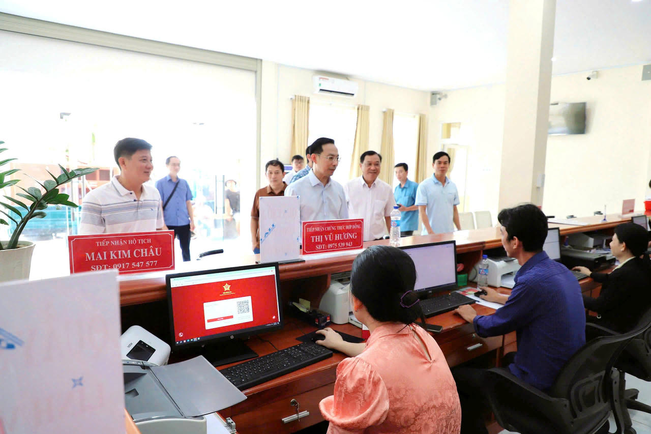 Phó Bí thư Thường trực Tỉnh ủy, Chủ tịch HĐND tỉnh An Giang Nguyễn Thanh Nhàn kiểm tra công tác vận hành chính quyền địa phương 2 cấp tại An Giang.