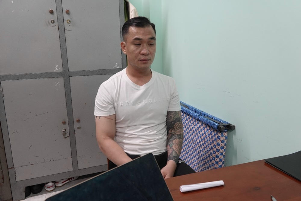 Nguyễn Thành Pháp tại cơ quan công an. Ảnh Công an tỉnh Lâm Đồng.