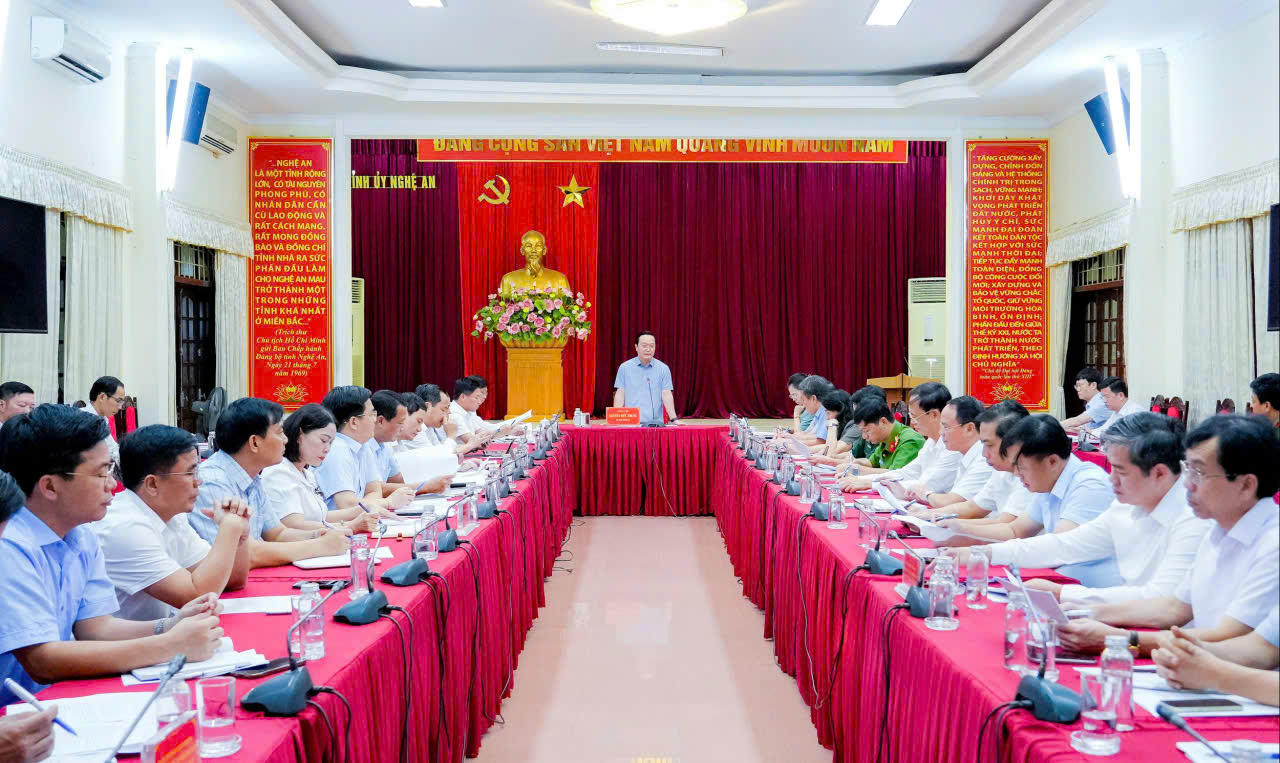 Ban Chỉ đạo giải phóng mặt bằng Dự án đường sắt tốc độ cao trên trục Bắc - Nam tỉnh Nghệ An họp triển khai thực hiện các công tác GPMB và xây dựng 3 khu tái định cư.