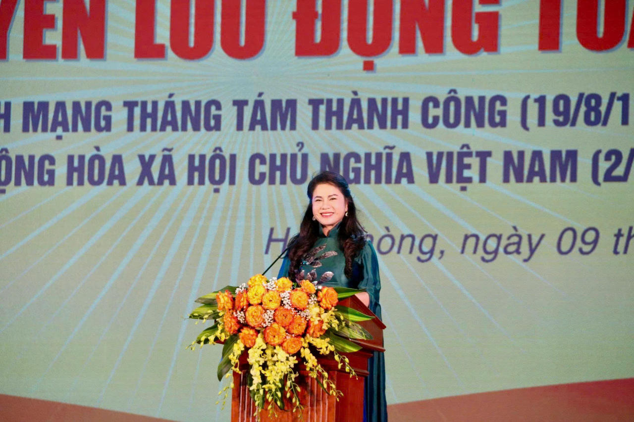 Giám đốc Sở Văn Hoá, Thể Thao và Du lịch Trần Thị Hoàng Mai phát biểu tại buổi lễ