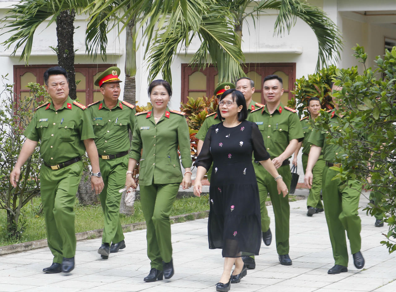 Đoàn kiểm tra ấn tượng với khuôn viên Trại giam Thủ Đức thoáng đãng, sạch sẽ.