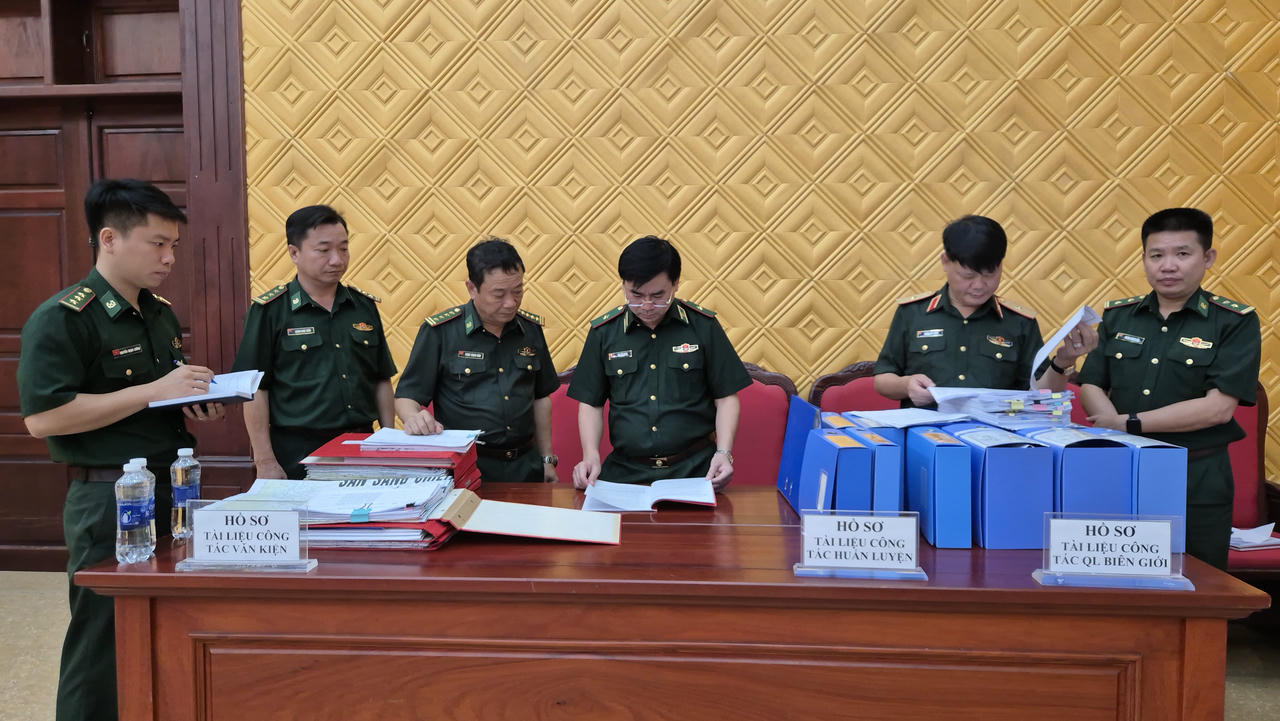 Thiếu tướng Võ Tiến Nghị, Phó Tư lệnh BĐBP kiểm tra các hệ thống văn kiện tác chiến, sổ sách, hồ sơ ghi chép; công tác Đảng, công tác chính trị…