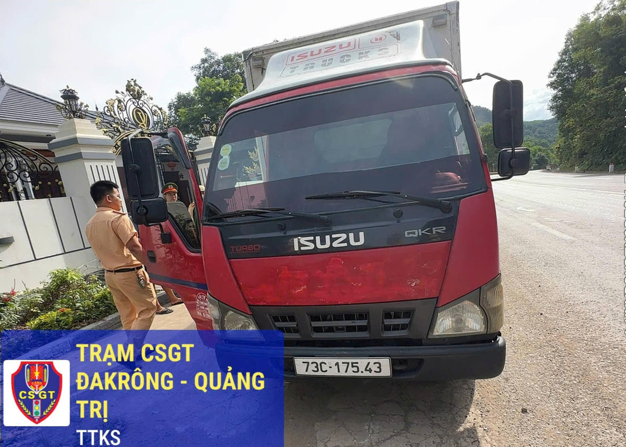 Thời điểm kiểm tra, các tài xế không xuất trình được giấy tờ chứng minh nguồn gốc hợp pháp của số hàng đang vận chuyển.
