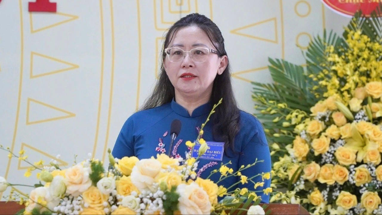 Bà Giàng Thị Dung – Phó Bí thư Tỉnh ủy, Chủ tịch Ủy ban MTTQ Việt Nam tỉnh Lào Cai phát biểu chỉ đạo tại Đại hội