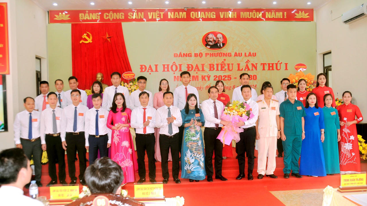 Ban Chấp hành Đảng bộ phường Âu Lâu nhiệm kỳ 2025 - 2030 ra mắt