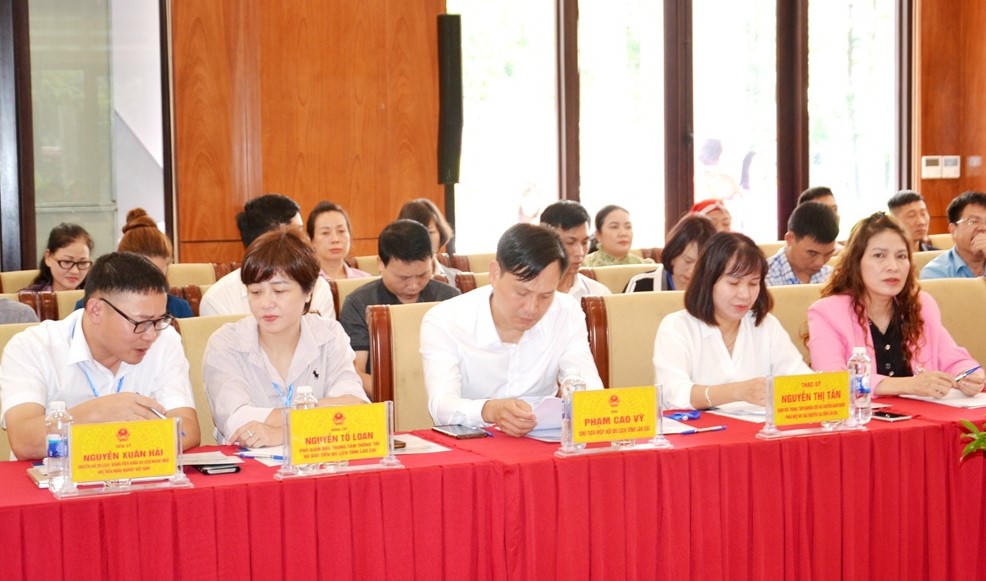 Các đại biểu tham dự hội thảo.