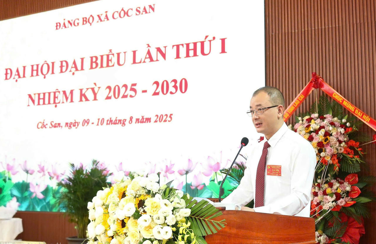 Ông Đặng Công Hải, Bí thư Đảng ủy xã Cốc San phát biểu khai mạc Đại hội.