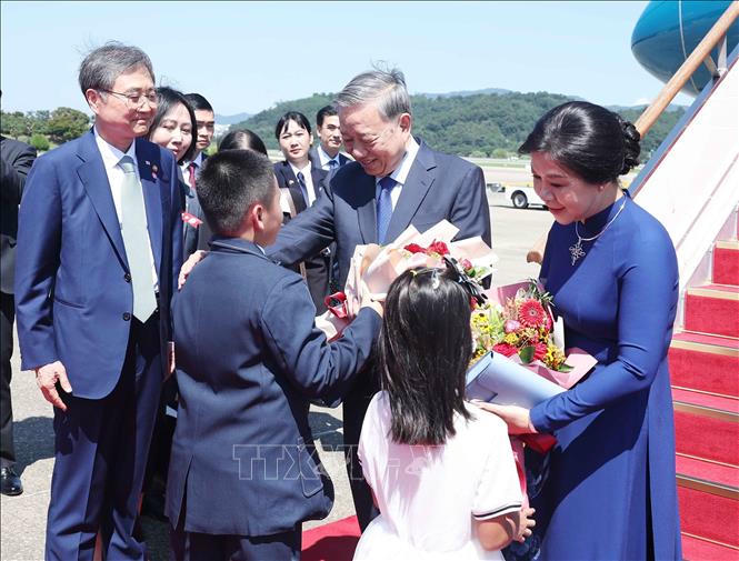 Tổng Bí thư Tô Lâm và Phu nhân đến thủ đô Seoul, bắt đầu chuyến thăm cấp Nhà nước tới Hàn Quốc. Ảnh: Thống Nhất/TTXVN