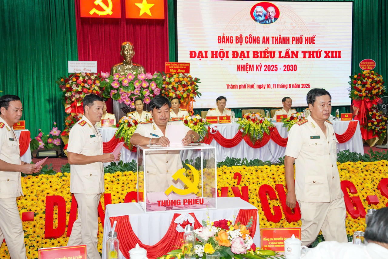 Đại hội tiến hành bỏ phiếu bầu Ban Chấp hành Đảng bộ nhiệm kỳ 2025 - 2030.