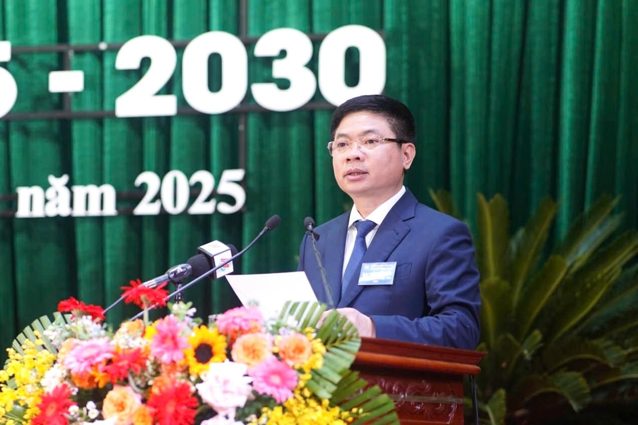 Ông Trương Quốc Huy, Bí thư Tỉnh ủy,  Trưởng Đoàn đại biểu Quốc hội tỉnh Ninh Bình phát biểu tại Đại hội. 