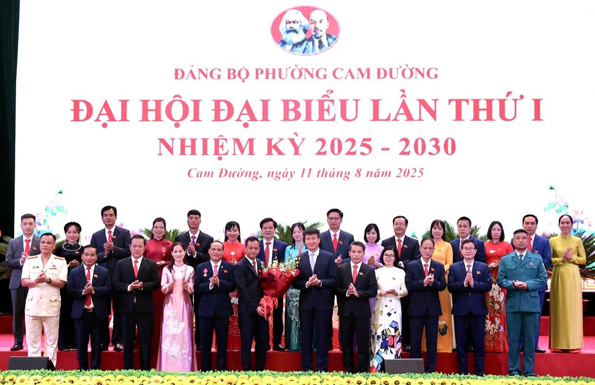 Ban Chấp hành Đảng bộ phường nhiệm kỳ 2025–2030 ra mắt Đại hội