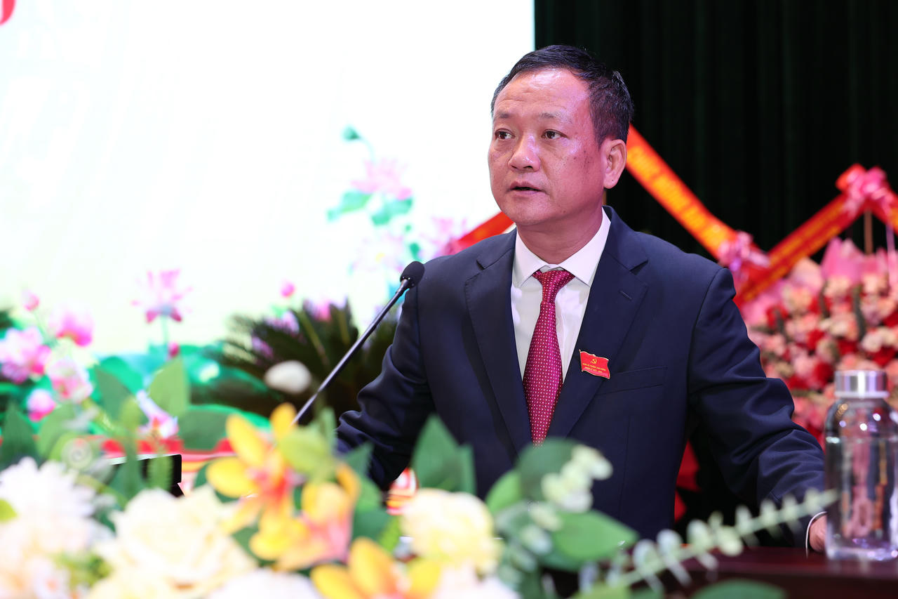 Ông Vũ Hùng Dũng, Bí thư Đảng ủy phường Cam Đường phát biểu khai mạc Đại hội