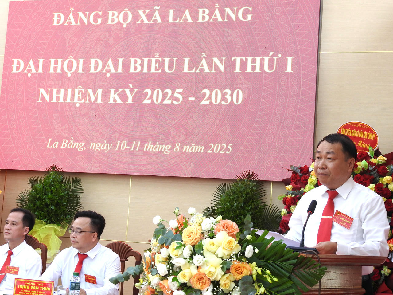 Ông Đỗ Văn Nguyên, Bí thư Đảng bộ xã La Bằng phát biểu tại hội nghị.