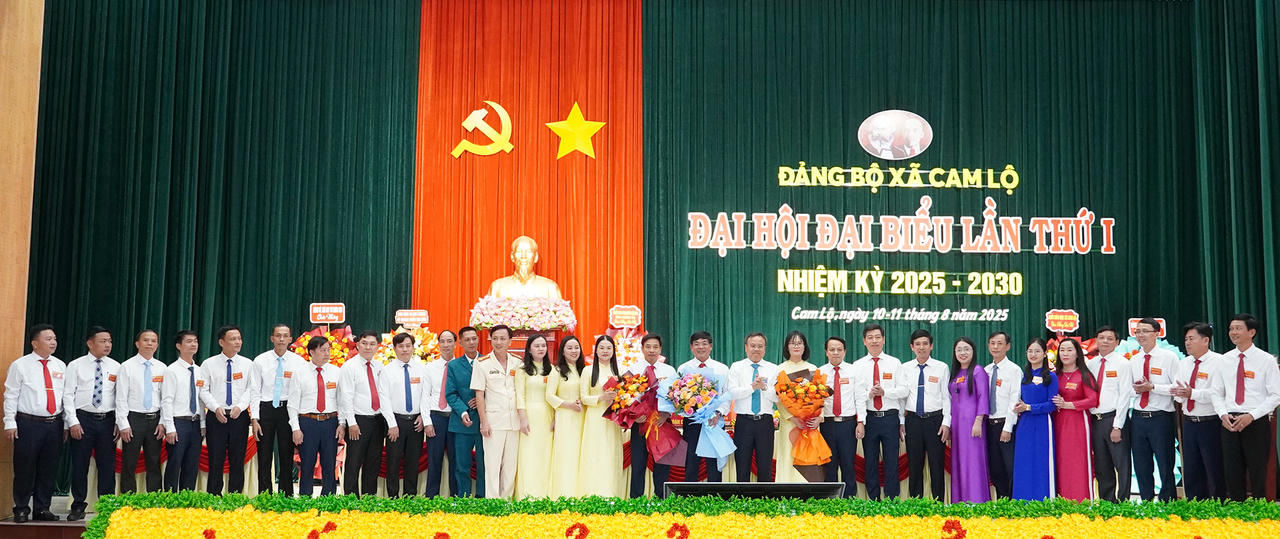Ra mắt Ban Chấp hành Đảng bộ xã Cam Lộ nhiệm kỳ 2025 - 2030.