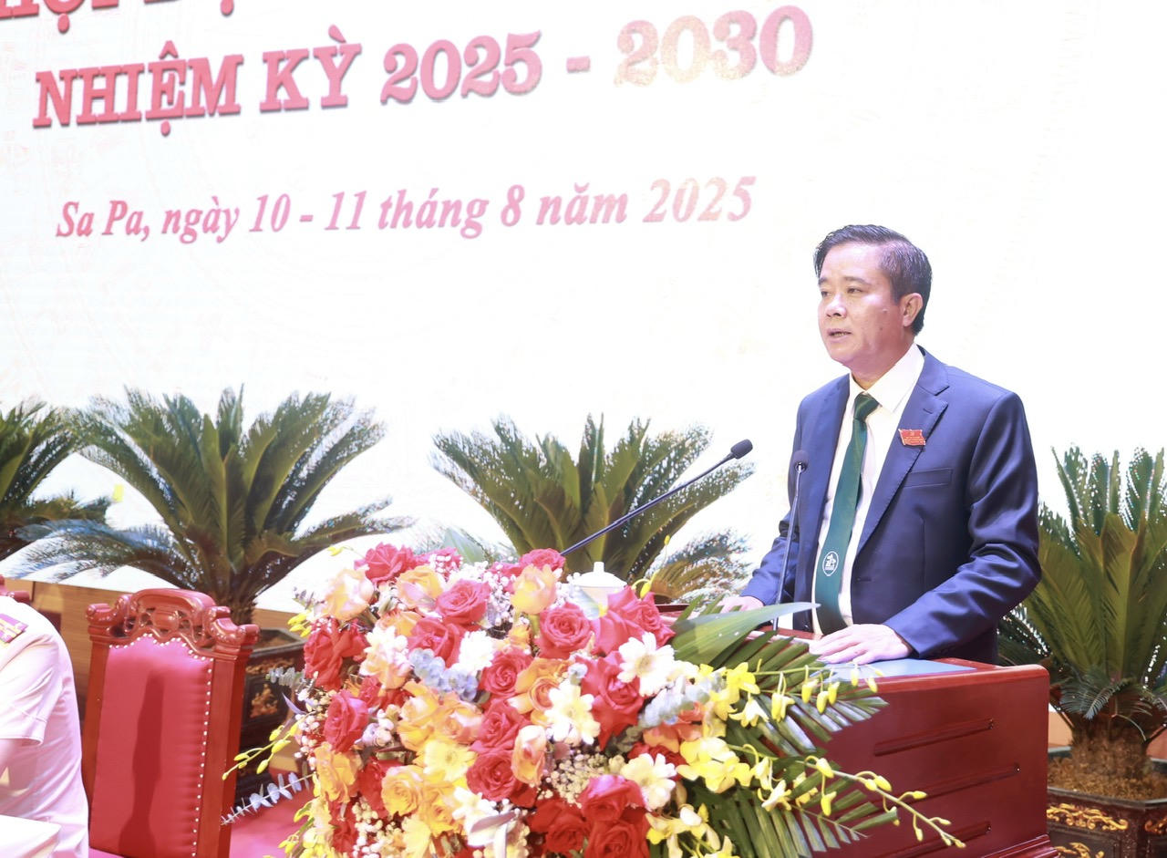 Ông Phan Đăng Toàn, Bí thư Đảng uỷ phường Sa Pa phát biểu khai mạc Đại hội.