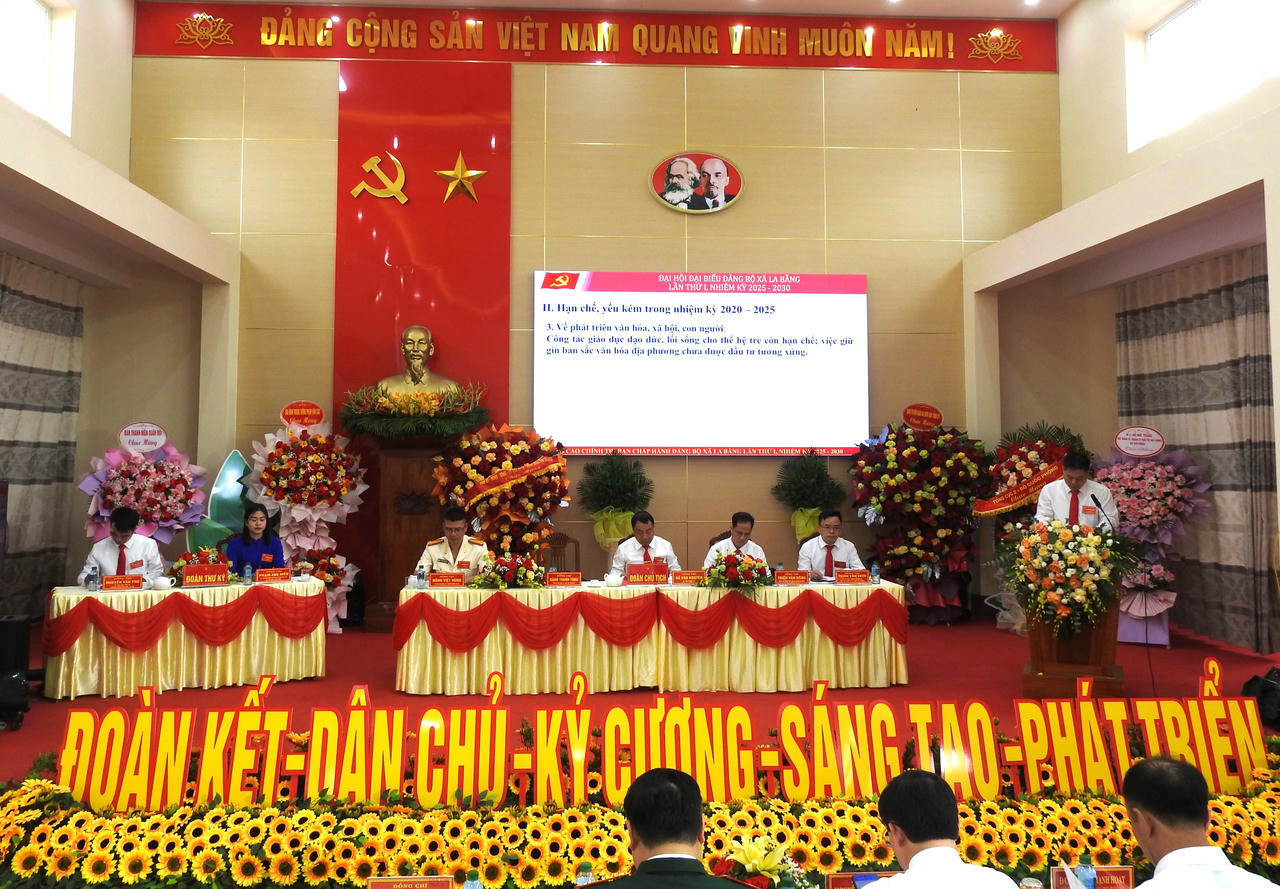 Toàn cảnh Đại hội Đảng bộ xã La Bằng, tỉnh Thái Nguyên.