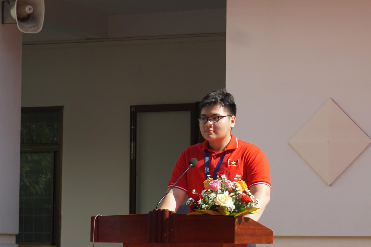 Em Lê Kiến Thành phát biểu tại buổi lễ.