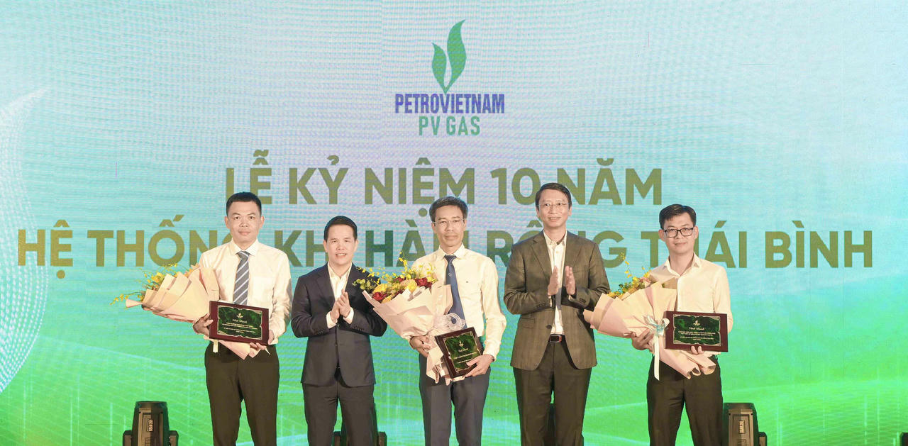. Lãnh đạo Petrovietnam và PV GAS vinh danh các tập thể, cá nhân có đóng góp xuất sắc cho sự phát triển của Hệ thống khí HRTB.