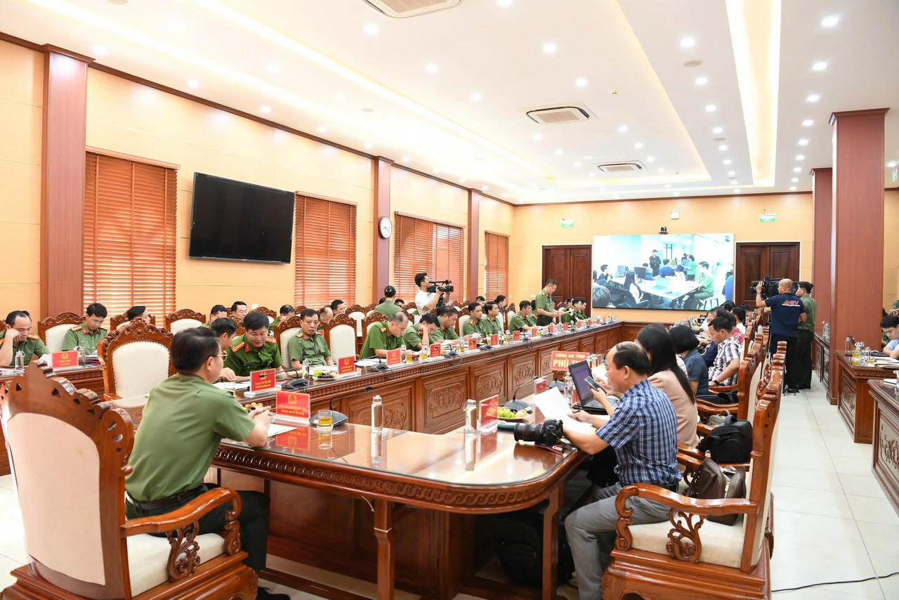 Toàn cảnh buổi làm việc.