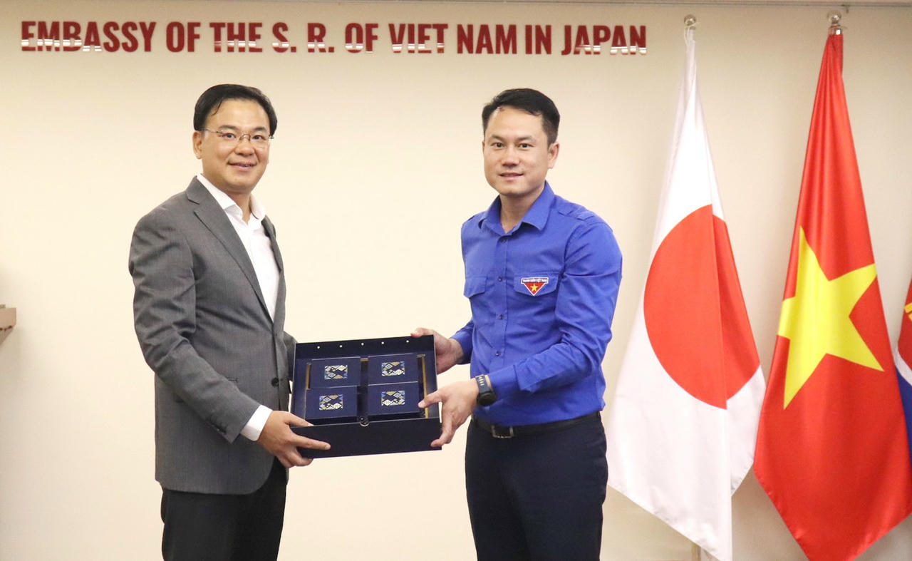 Phó Chủ tịch thường trực T.Ư Hội LHTN Việt Nam Nguyễn Kim Quy và Đại sứ Phạm Quang Hiệu tại buổi làm việc (Ảnh: BTC)