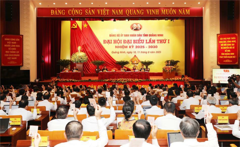Quang cảnh đại hội Đảng bộ tỉnh Quảng Ninh lần thứ nhất.