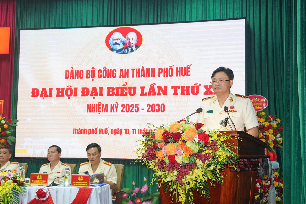 Thiếu tướng Nguyễn Thanh Tuấn - Ủy viên Ban Thường vụ Thành ủy, Bí thư Đảng ủy, Giám đốc Công an thành phố Huế phát biểu khai mạc Đại hội.