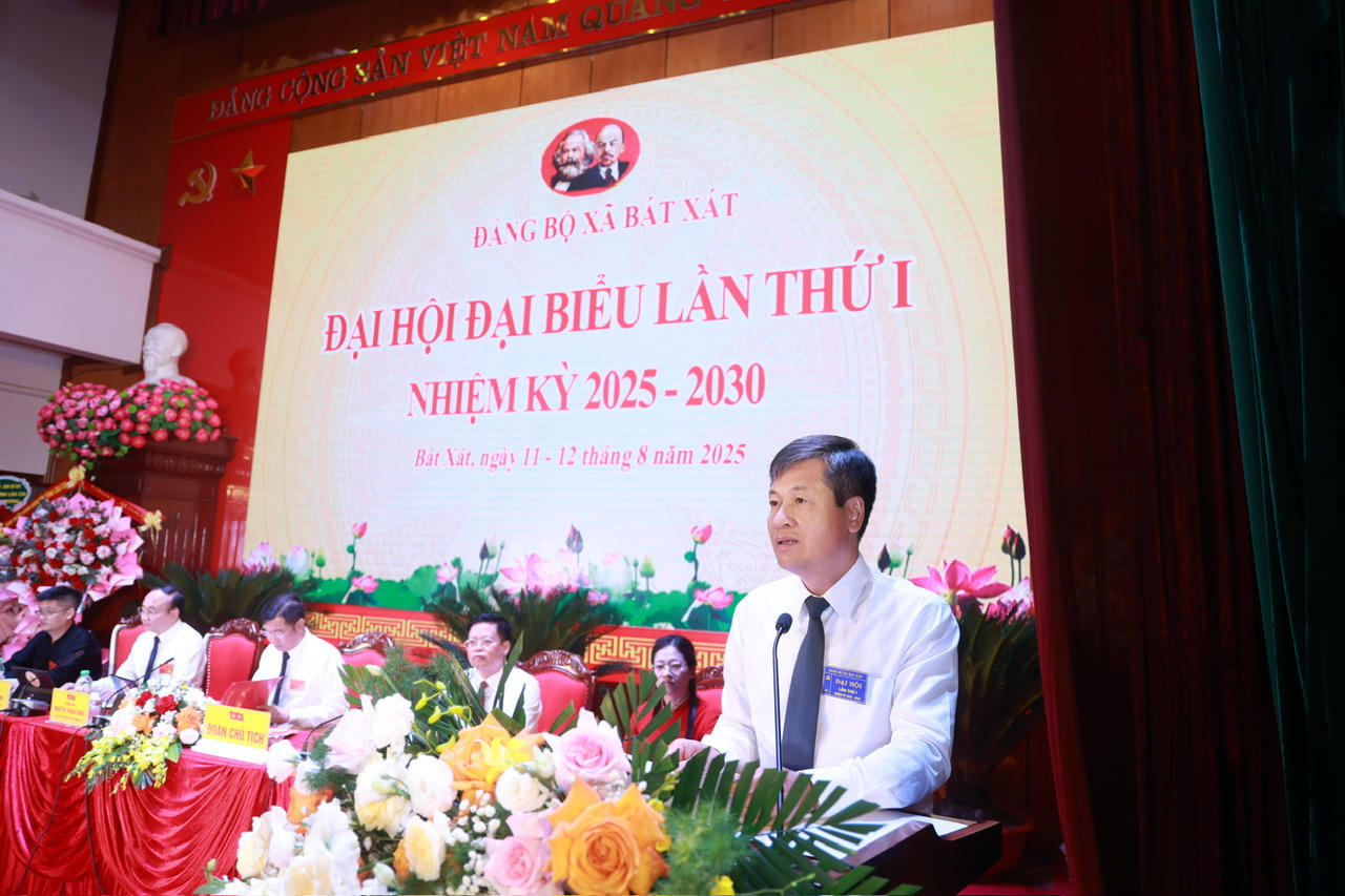 Phó Chủ tịch UBND tinh Lào Cai Ngô Hạnh Phúc phát biểu chỉ đạo tại Đại hội.