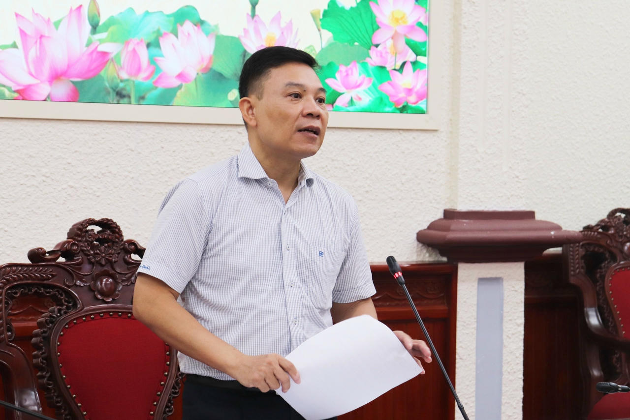 Vụ trưởng Vụ Công tác xây dựng văn bản quy phạm pháp luật Nguyễn Quốc Hoàn kết luận cuộc họp.