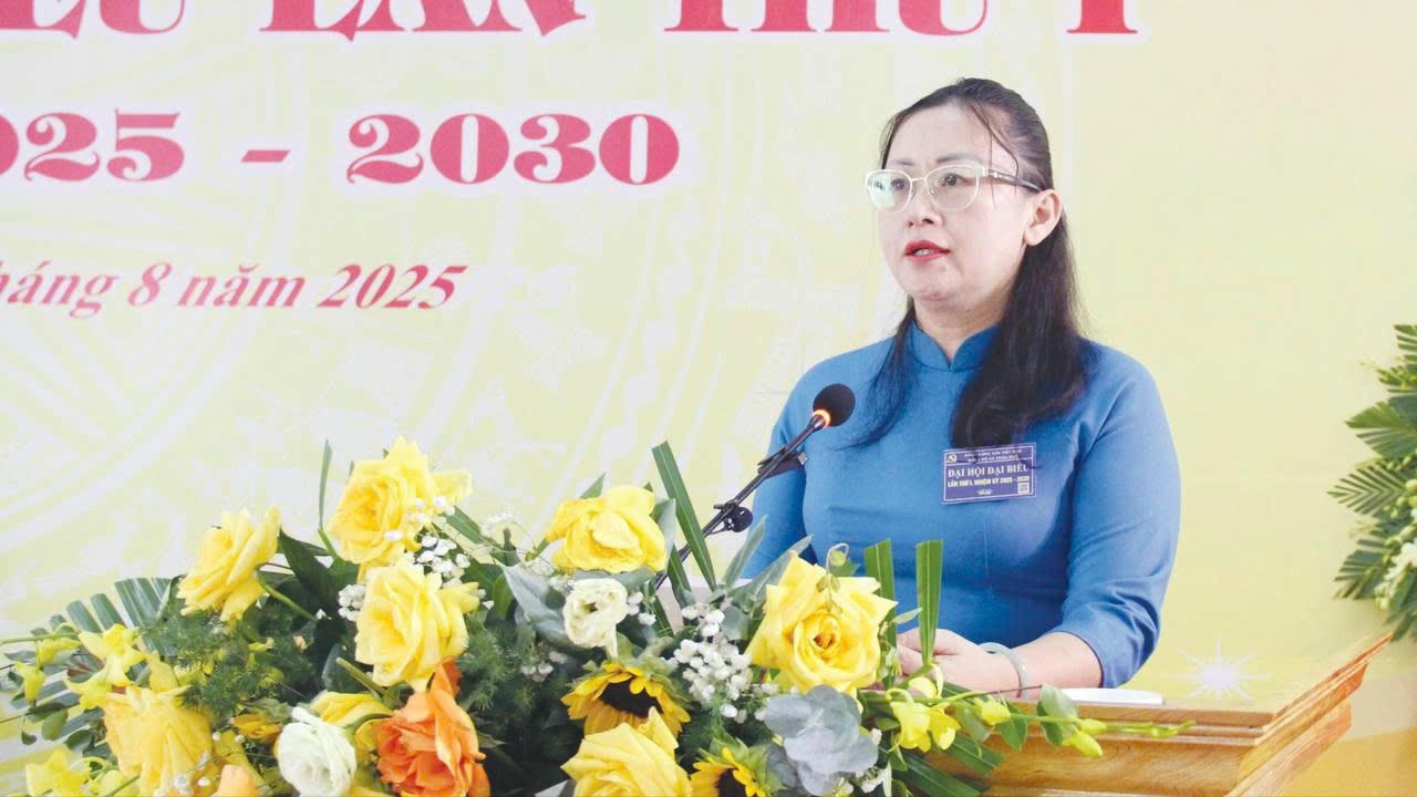 Phó Bí thư Tỉnh ủy, Chủ tịch Ủy ban MTTQ Việt Nam tỉnh Lào Cai Giàng Thị Dung phát biểu chỉ đạo Đại hội