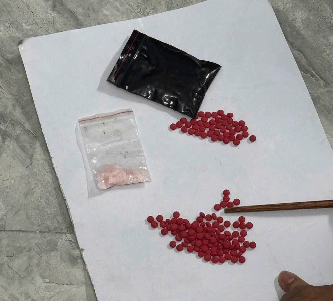 150 viên ma túy tổng hợp (có khối lượng 15,105 gram) và 3,110 gram ma túy dạng đá được Công an Tuyên Quang thu giữ. (Ảnh: Công an Tuyên Quang)