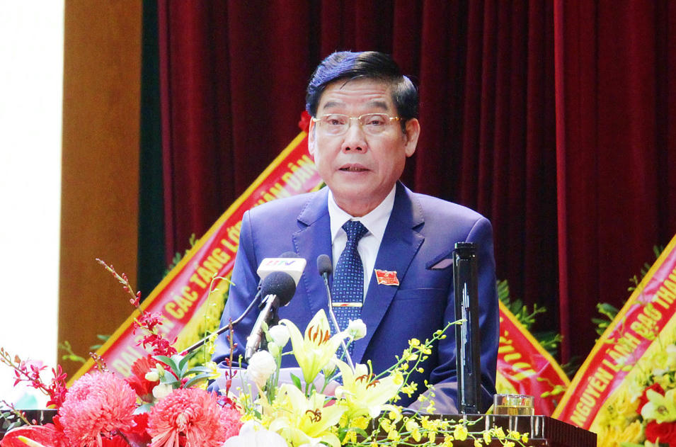Bí thư Tỉnh ủy Nguyễn Văn Gấu phát biểu tại Đại hội.