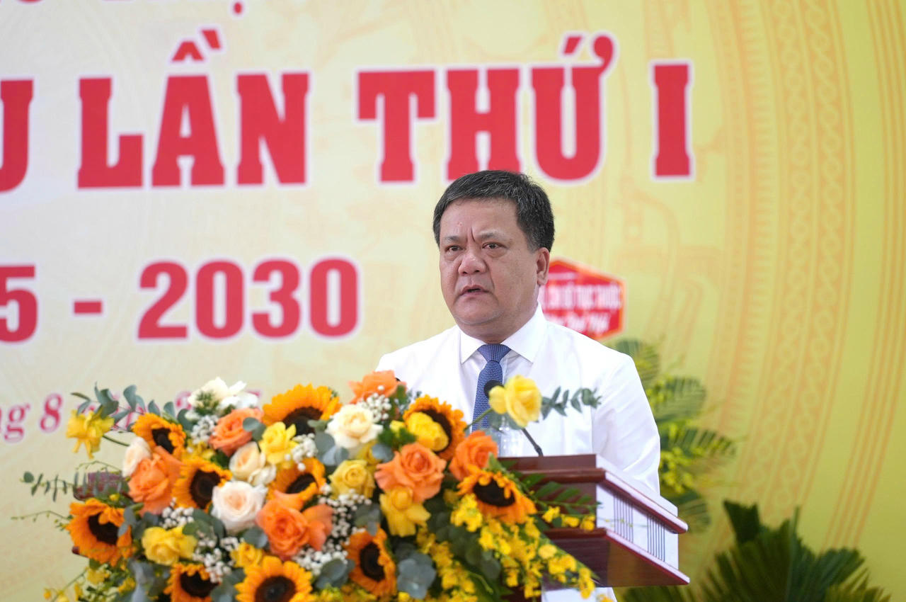 Đồng chí Trần Phong, Chủ tịch UBND tỉnh phát biểu tại Đại hội.